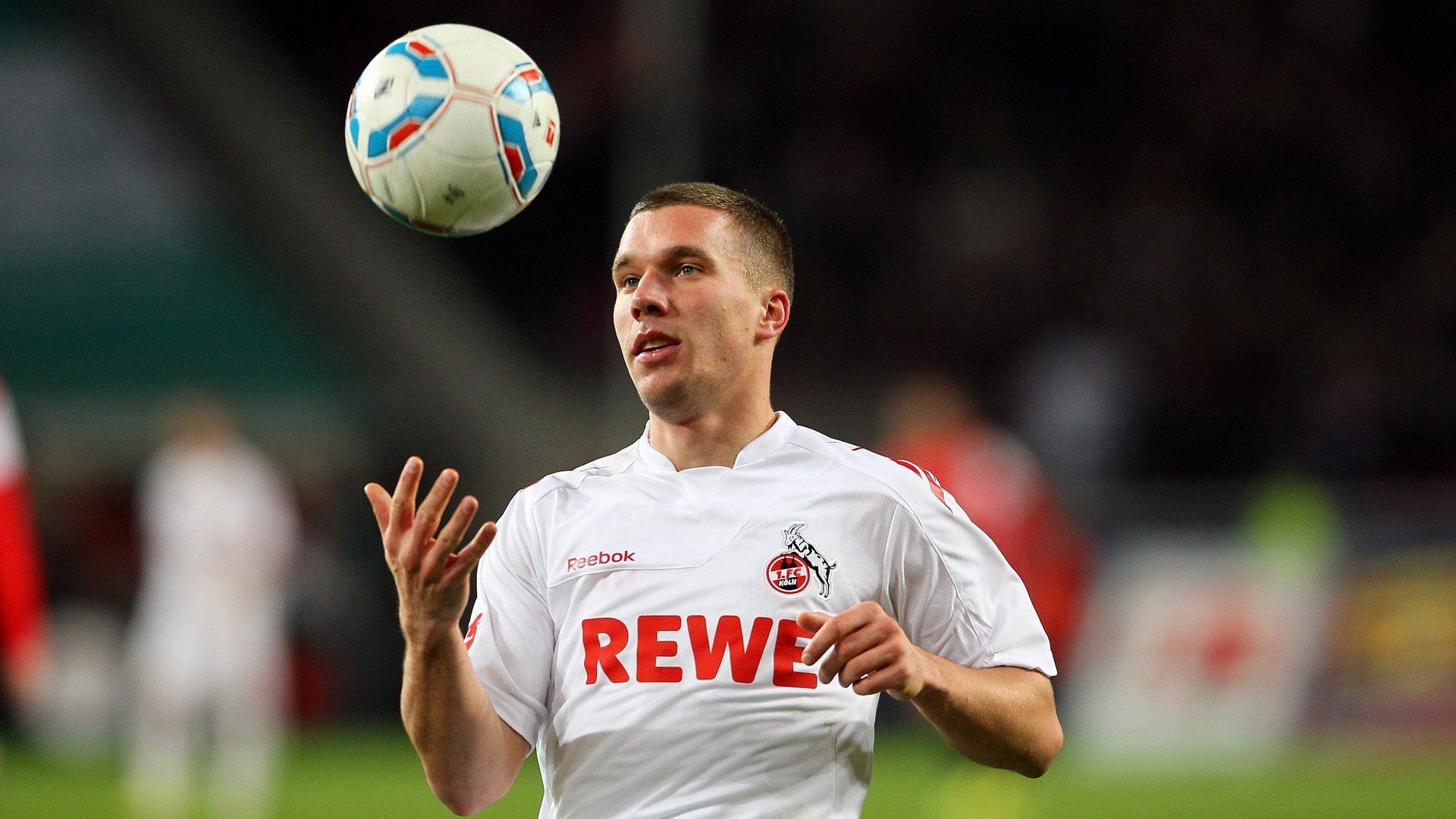 纽卡斯尔联球迷狂欢,团队士气高涨,纽卡斯尔联足球队